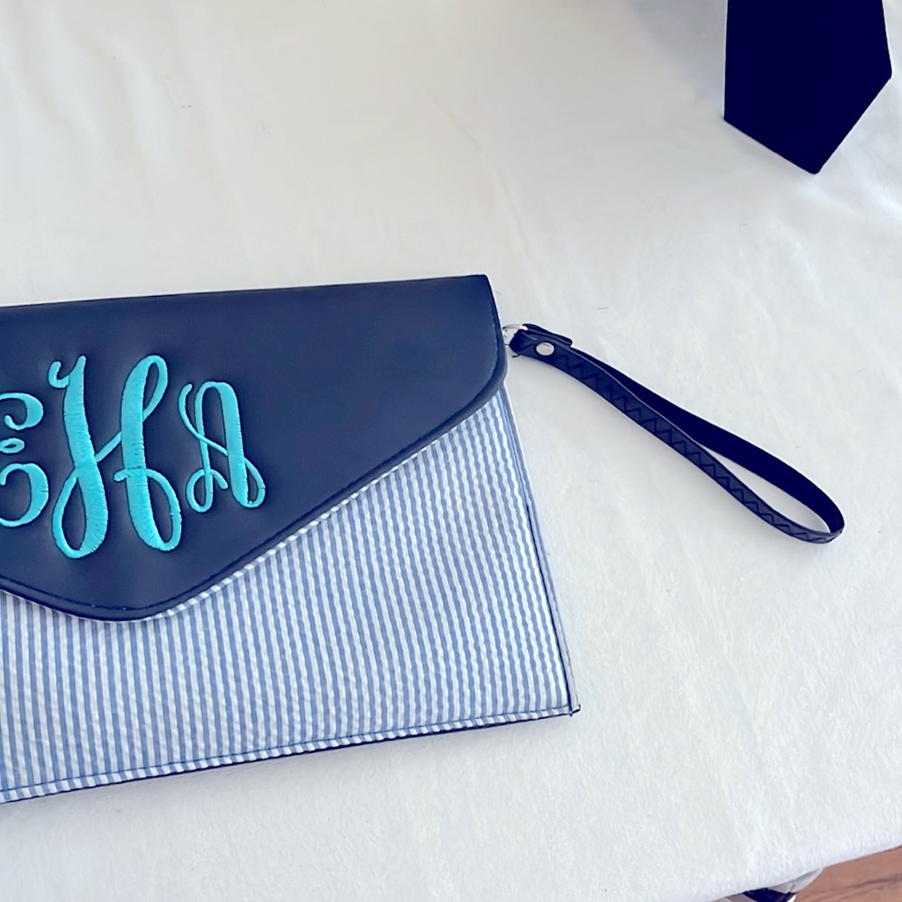 Monogram zip pouch - Picture 5 of 6